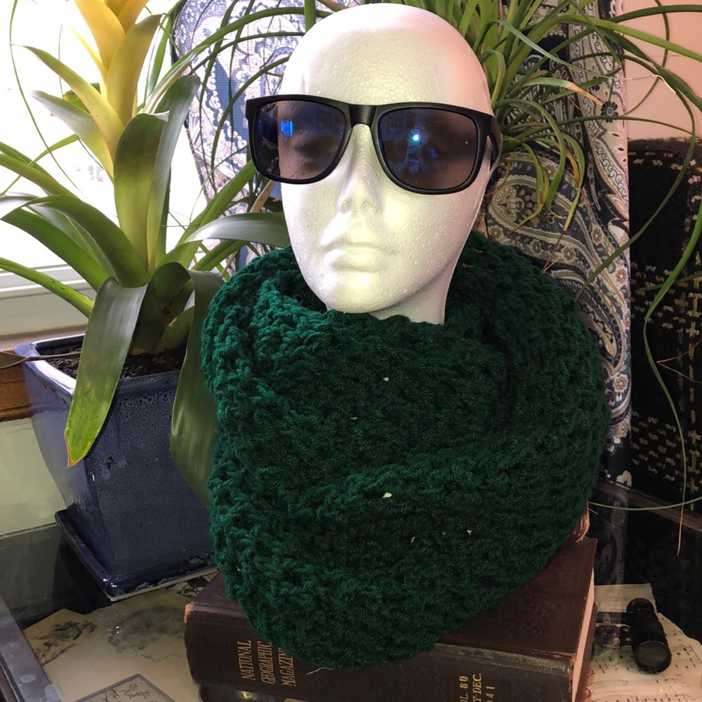 Handmade infinity scarf - Picture 1 of 5